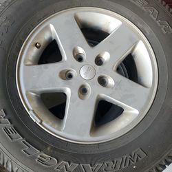 Jeep Wheels And Tires With Center Caps