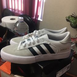 Tenis Nuevos Size 9 De Hombre Marca Adidas New Never Used