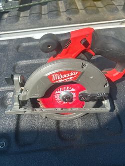 Milwaukee M12 Fuel Circular Saw