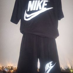 Nike Tech Short Set. Size XL And 3x New. Winter Sale On Summer Attire