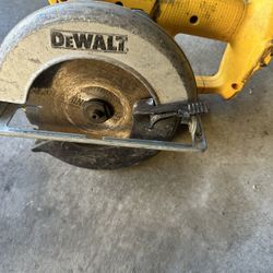   DEWALT 