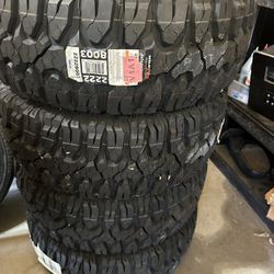 Jeep Wrangler Tire Set