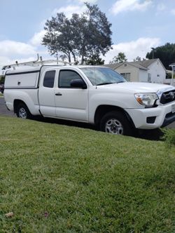 2015 toyota Tacoma 4Cyl 126 mil millas salvaje.corre muy bien buena para el trabajo placas asta diciembre 2026 $ 9,800