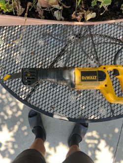 DEWALT 10 Amp Corded Saw