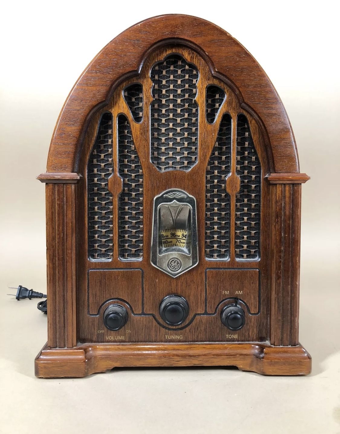 GE Wooden Cathedral 1932 Radio Replica 7-4100JA Vintage AM/FM Tuner Wood Cabinet Great condition