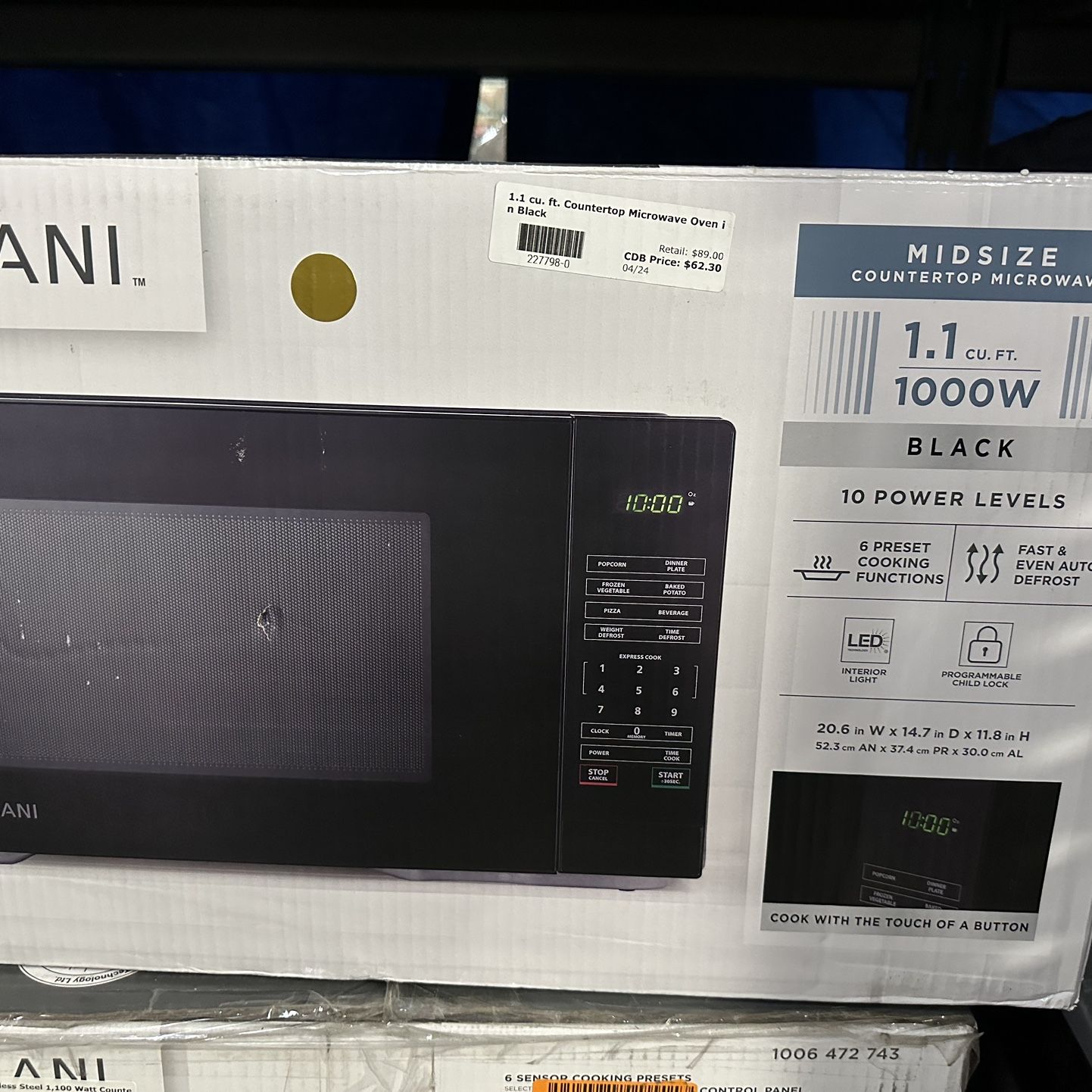 1.1 cu. ft. Countertop Microwave Oven i n Black