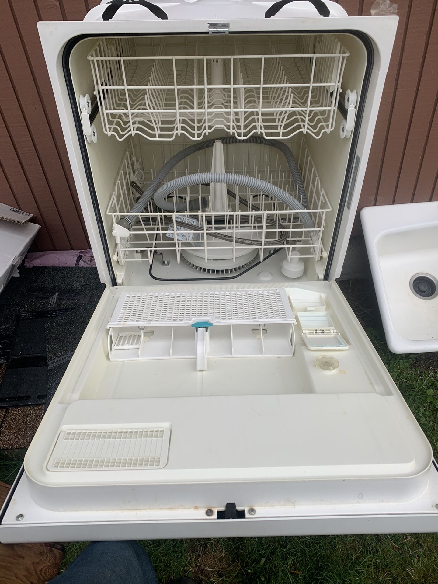 Whirlpool Quiet Wash Dishwasher With Discharge And Supply Hoses for