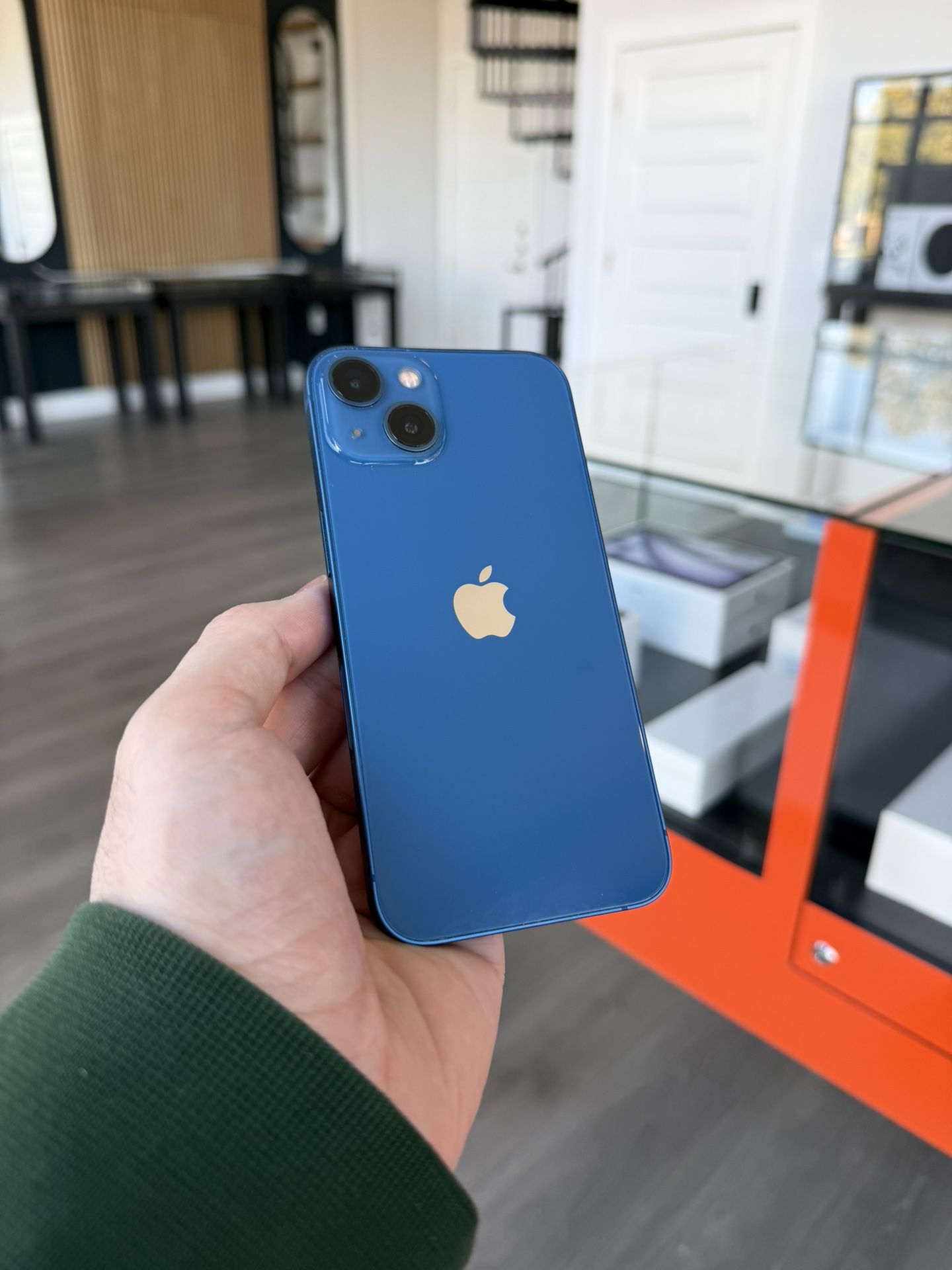 Apple iPhone 13 128GB Unlocked to any carrier! 90 day warranty! We