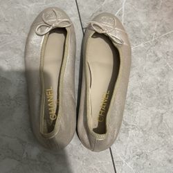 Authentic Gold Leather Chanel Flats Size 38.5