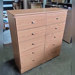 Ten drawers dresser with rails