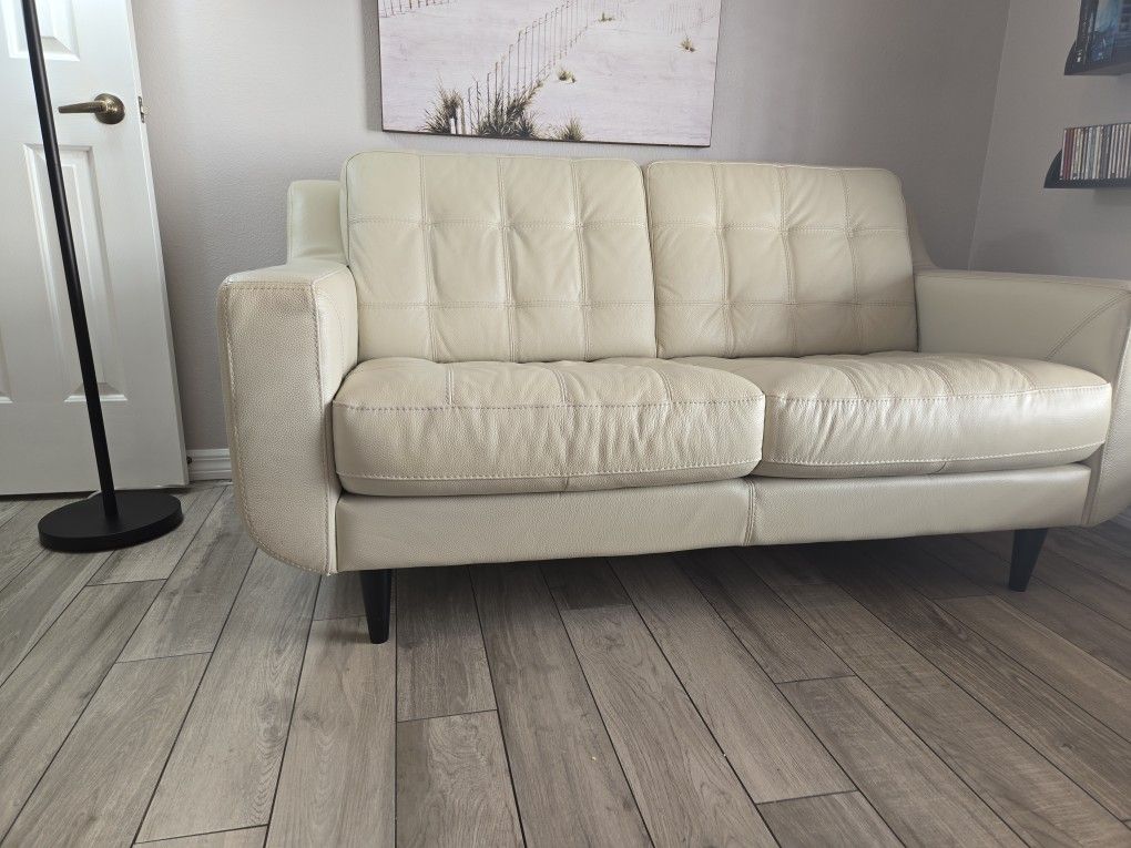 Haverty Small Sofa In Cream Color Leather.