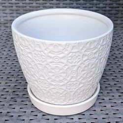 5"H x 5.5"W white round textured geometric design ceramic flower pot succulent planter with saucer