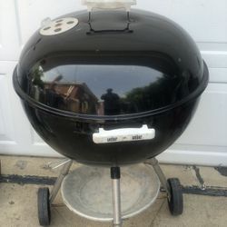 charcoal grill weber. 