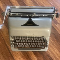 Adler Typewriter- Good Condition! 