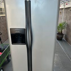 Frigidaire Fridge