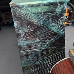 EXCELLENT CONDITION BUREAU DRESSER WITH MIRROR 