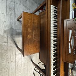 Hallet Davis & Co. Piano **Free**