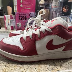 Jordan 1 Low Gym Red