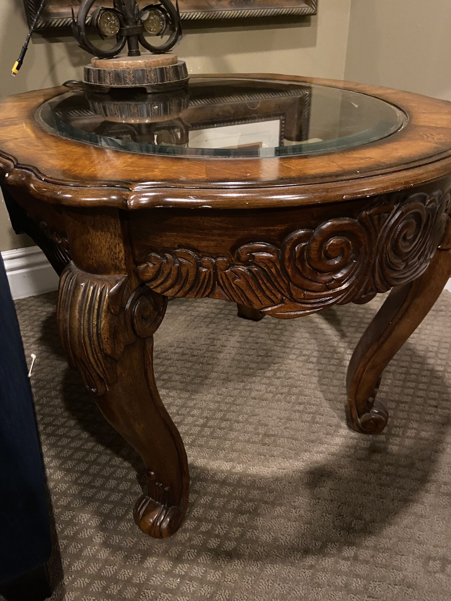 Living Room Table And Lamps