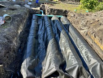 Drain field and septic tank. Sistema séptico. Thumbnail