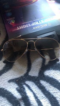 Ray-Ban Aviator Sunglasses Gold Frame