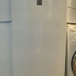 Midea - Upright Freezer 13.8 Cubic Feet in White