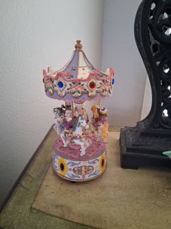 Decorative Carousel Music Box Figurine