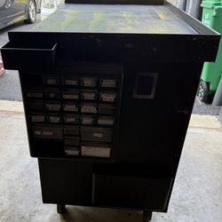 Rolling tool cart with drawers 