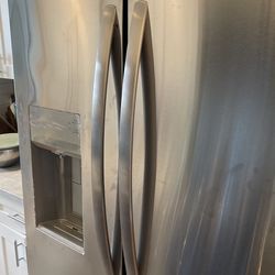 New Frigidaire 36 in External Ice & Water Dispenser - Stainless Steel