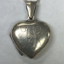 VINTAGE ANTIQUE SILVER .925 HEART PENDANT LOCKET WITH CHAIN GREAT DESIGN 