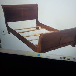 Thomasville Queen Sleigh Bed, bedside table and lamp WILL SEPARATE