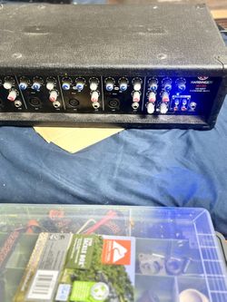 Harbinger M120 120-watt 4-channel portable PA mixer
