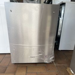 WHIRLPOOL DISHWASHER BRAND NEW 