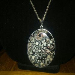 Big Stone.sterling silver. Chain Sterling silver.. 22 In