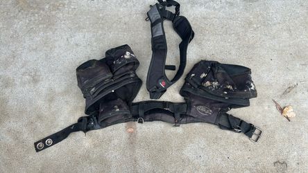 Tool belt with shoulder strap