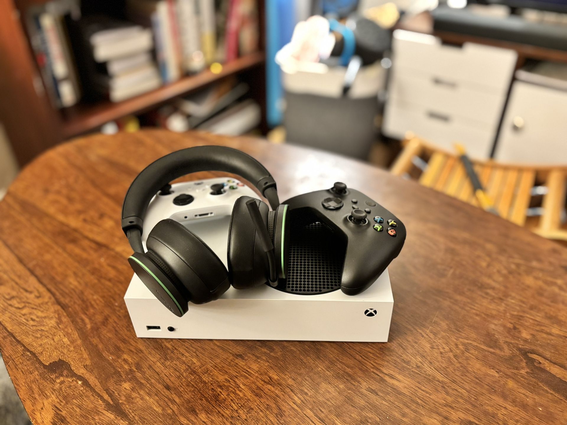 Xbox Series S (2021) Bundle: 2 Controllers & Wireless Headset