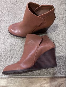 Pretty  shoes, hardly worn, size 8.5 but running small