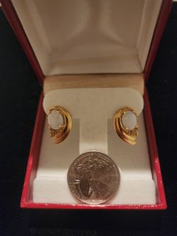 Genuine 14K Yellow Gold Opal Earrings (A108)