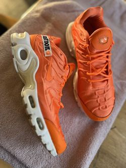 Hurry Hurry Now For The Low! Won’t Last Long Nike Women’s Air Max Plus SE “Just Do It” – Size 9 (Gently Used)
