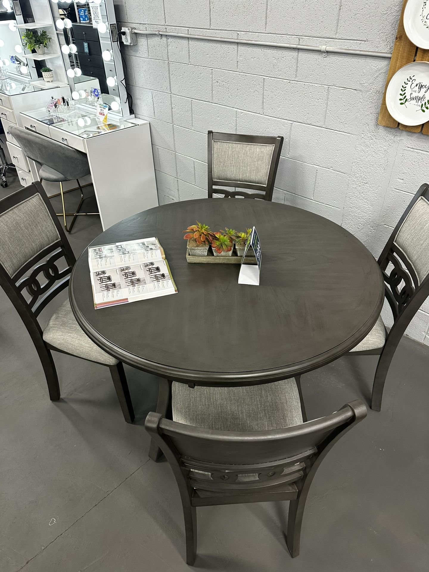 Round 5 Piece Dining Table Set