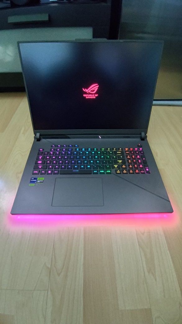 Asus ROG Strix G18 (2025) 18" laptop 240Hz - RTX 4080 / Intel Core i9-14900HX / 32 GB RAM / 2 TB SSD
