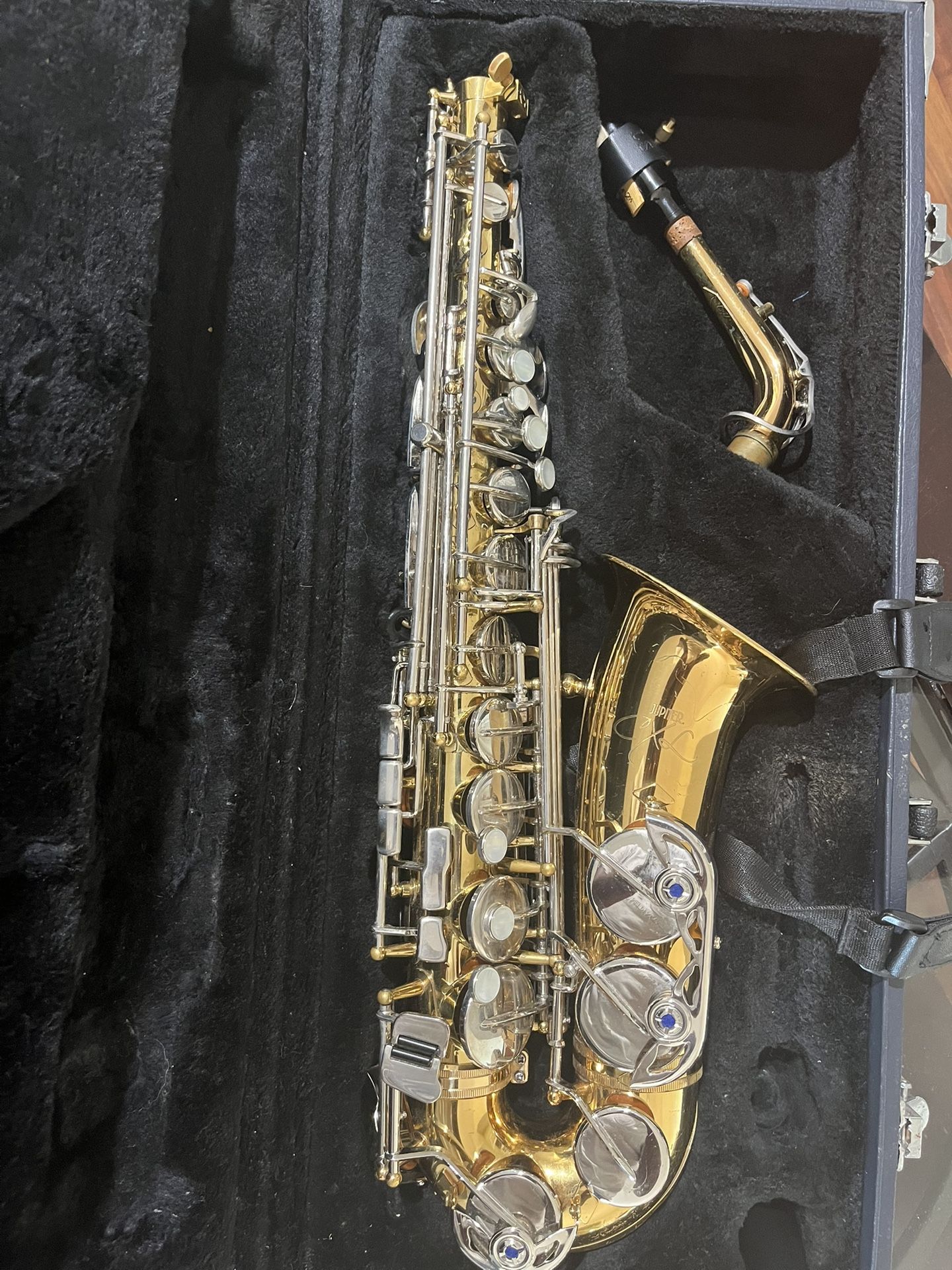 Jupiter Alto Saxophone + Case + Stand - Great for Beginners & Students!