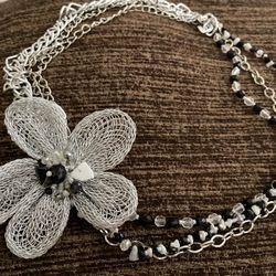 NECKLACE WOVEN WIRE FLOWER