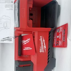  Milwaukee M18 18-Volt Lithium-Ion Cordless Electric Portable Inflator (Tool-Only)   DAMAGE BOX 📦 BRAND NEW 