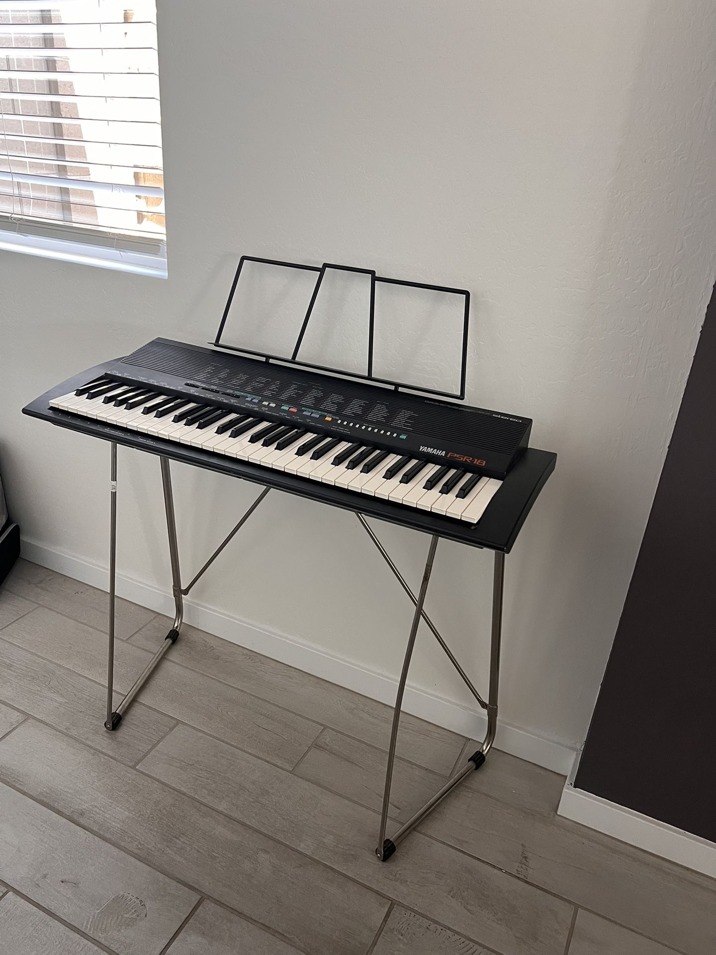 Vintage Yamaha PSR-18 Keyboard