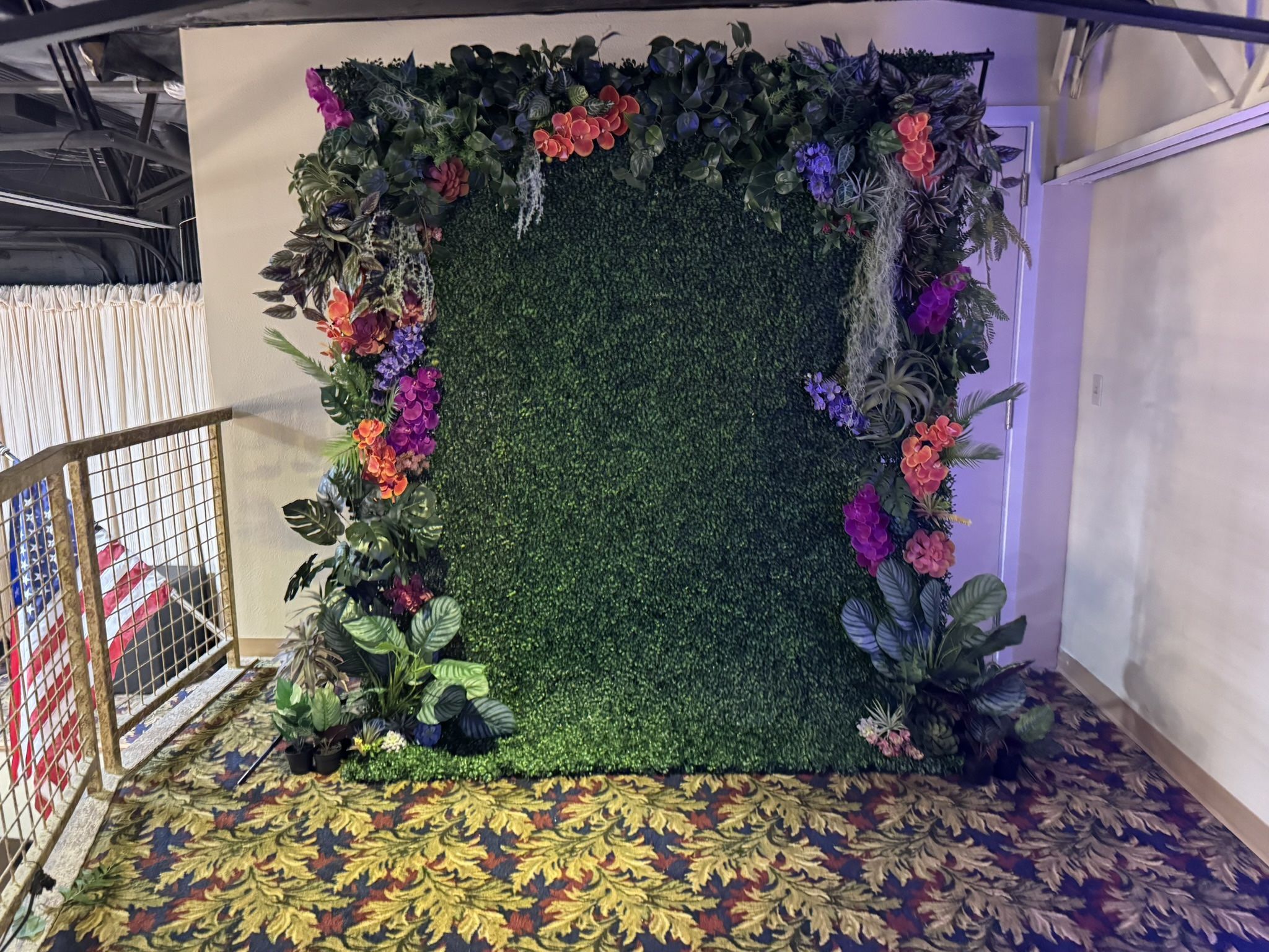 Tropical Boxwood Photo Backdrop
