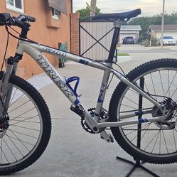 TREK  6700 Mountain  Bike