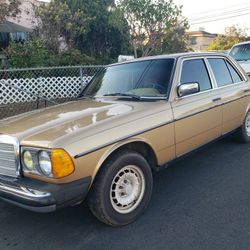 1983 Mercedes-Benz 300-Series