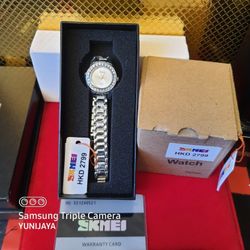 Luxury Ladies Diamond Styles Watch SKMEI Brand