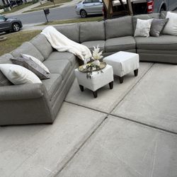 Craft master Sectional With Cuddler